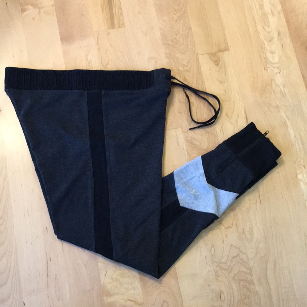 VS PINK Yoga Slim Jogger with Ankle Zip - Picture 12 of 12